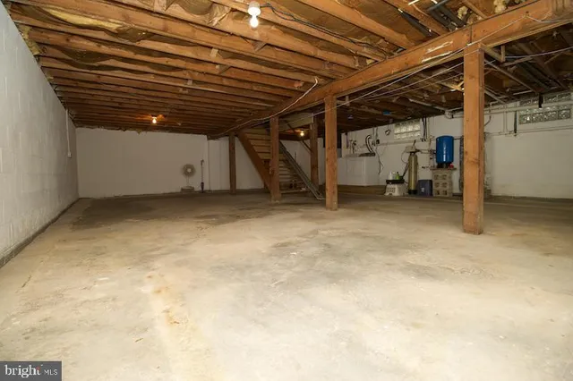 a view of a big room with wooden roof