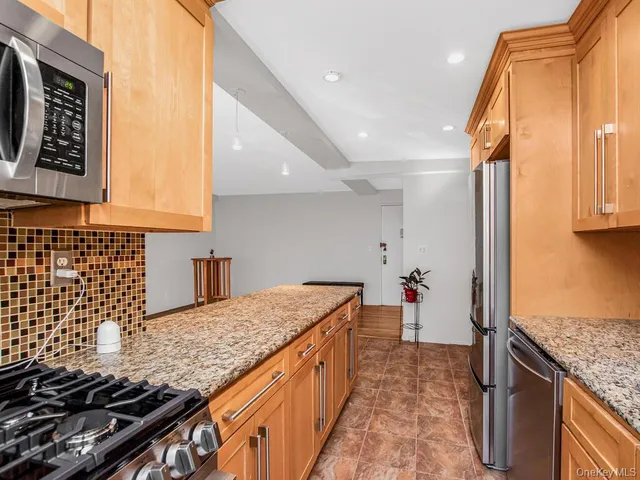 $375,000 | 709 Warburton Avenue, Unit 3B, Yonkers, NY 10701
