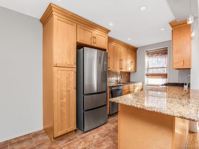 $375,000 | 709 Warburton Avenue, Unit 3B, Yonkers, NY 10701