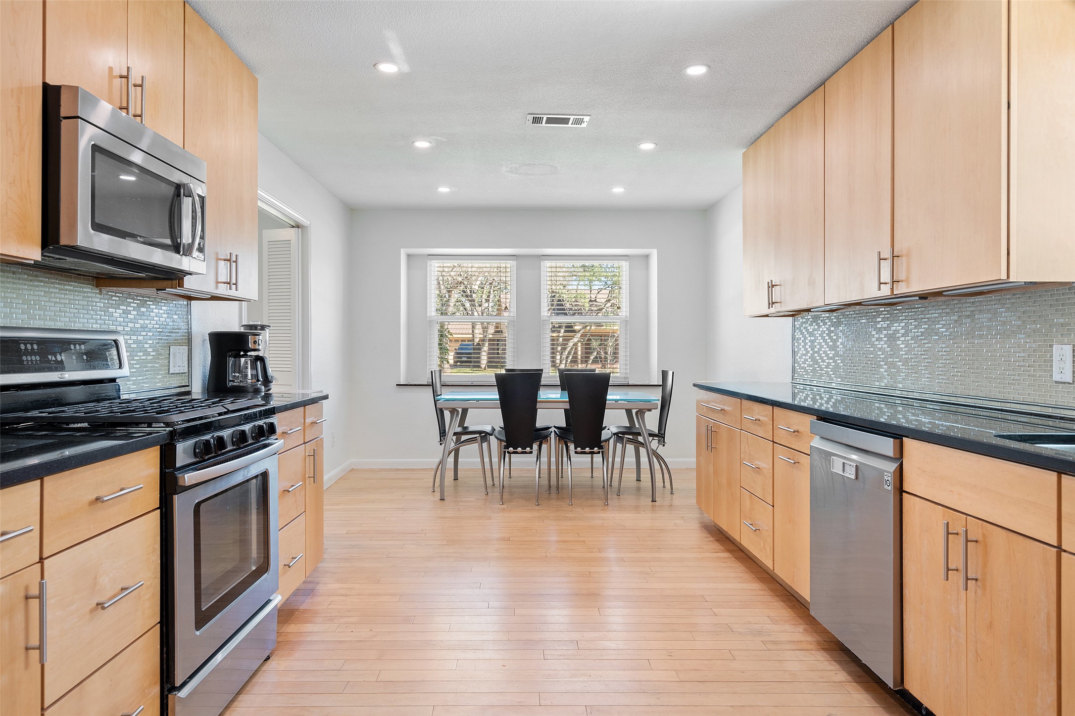 6906 One Oak Road Austin, TX 78749 - Photo 10 of 39