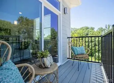 $2,999 | 226 East Lockwood Avenue, Unit 313, St. Louis, MO 63119