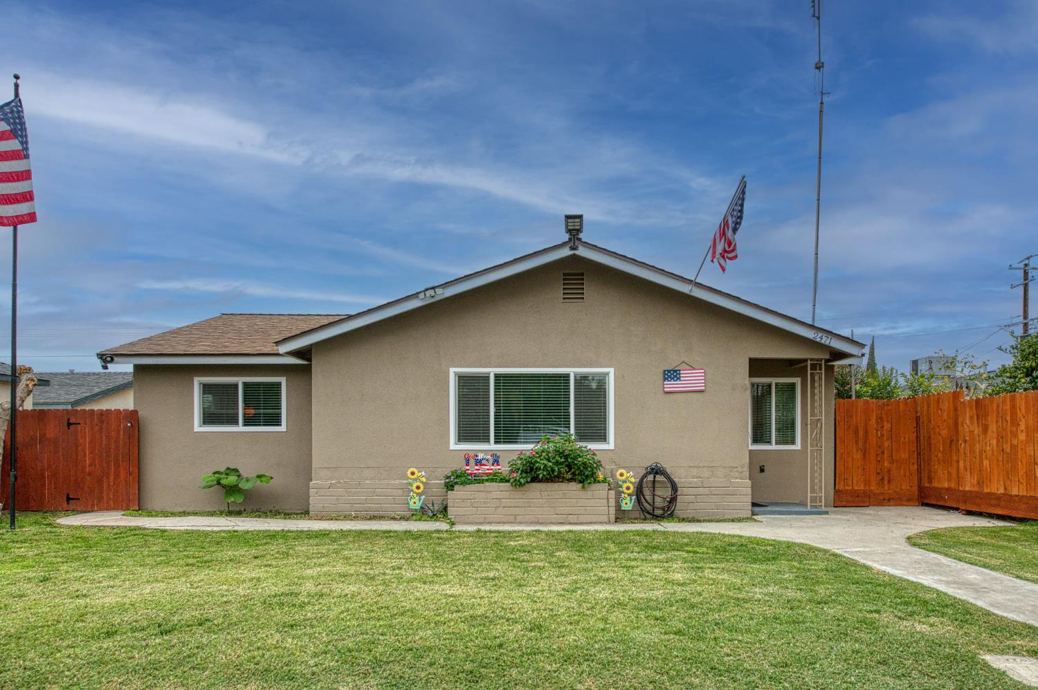 2471 Nebraska Avenue Selma, CA 93662 - Photo 2 of 29 a house view with a garden space