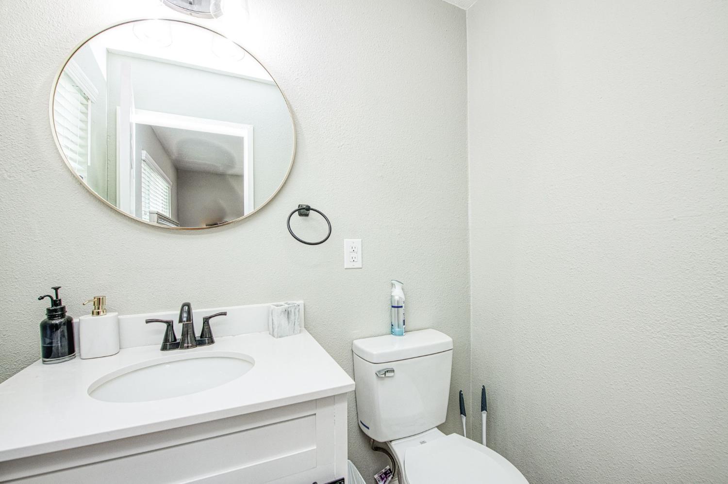 2471 Nebraska Avenue Selma, CA 93662 - Photo 21 of 29 a bathroom with a sink mirror and toilet