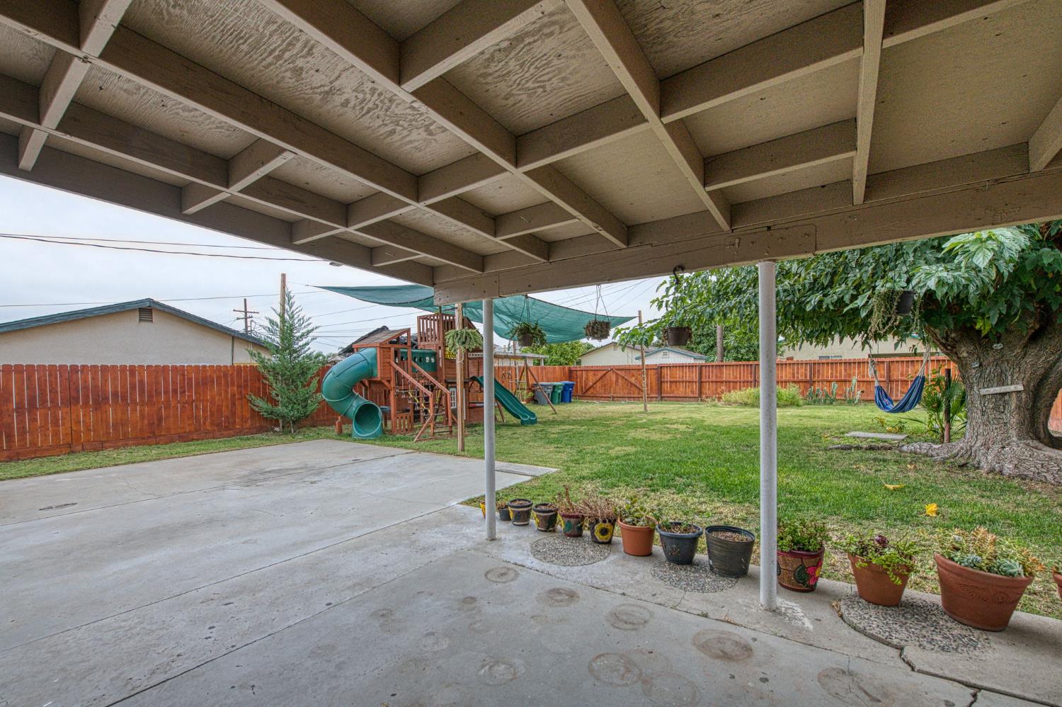 2471 Nebraska Avenue Selma, CA 93662 - Photo 22 of 29 a view of a backyard
