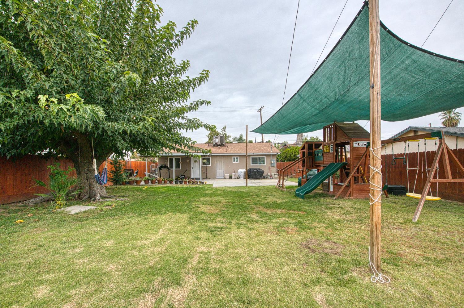 2471 Nebraska Avenue Selma, CA 93662 - Photo 27 of 29 a view of a house with a yard and sitting area