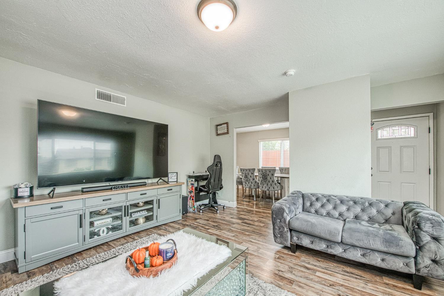 2471 Nebraska Avenue Selma, CA 93662 - Photo 7 of 29 a living room with furniture and a flat screen tv