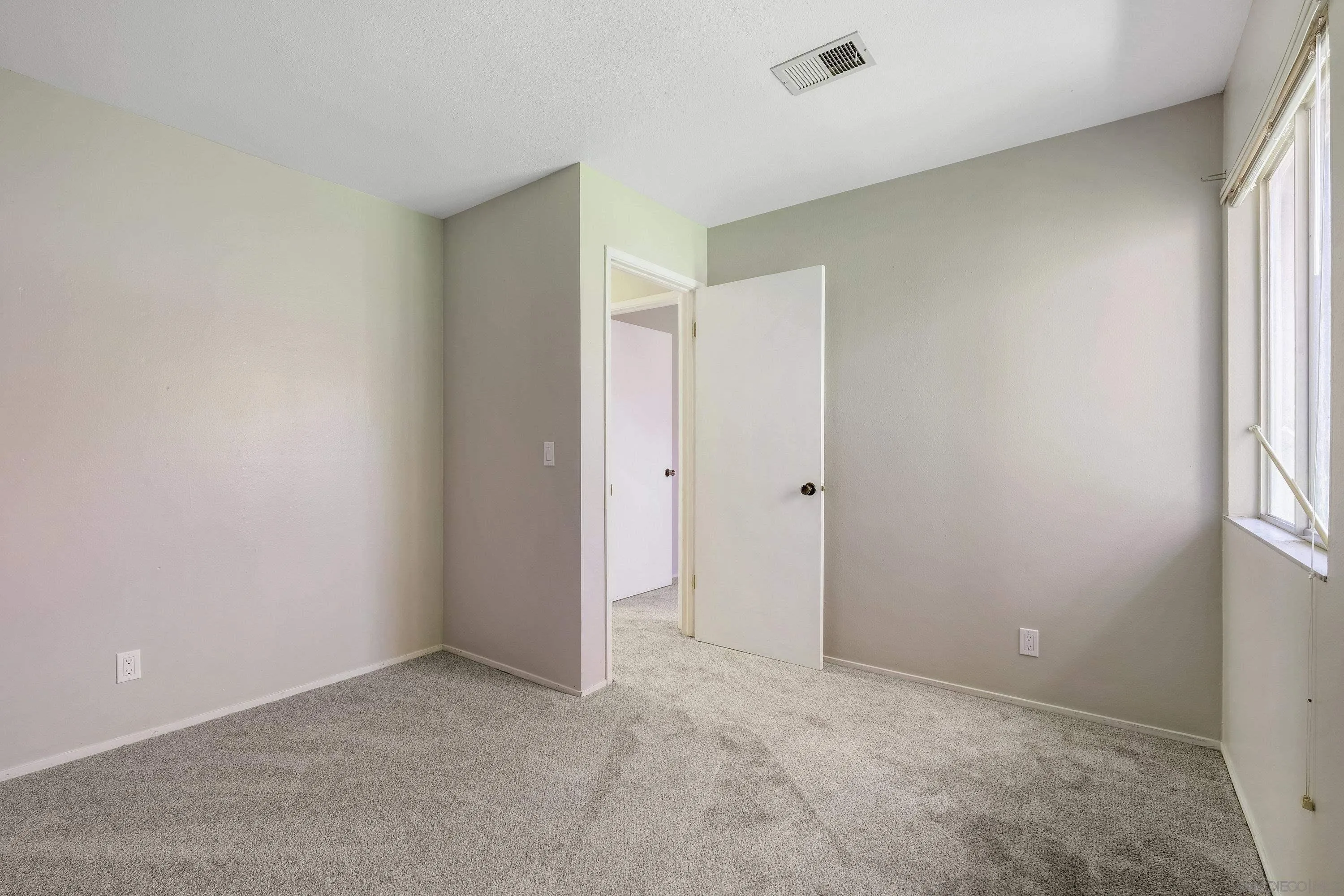 379 Eldridge Avenue Vacaville, CA 95688 - Photo 14 of 19 an empty room with windows and closet