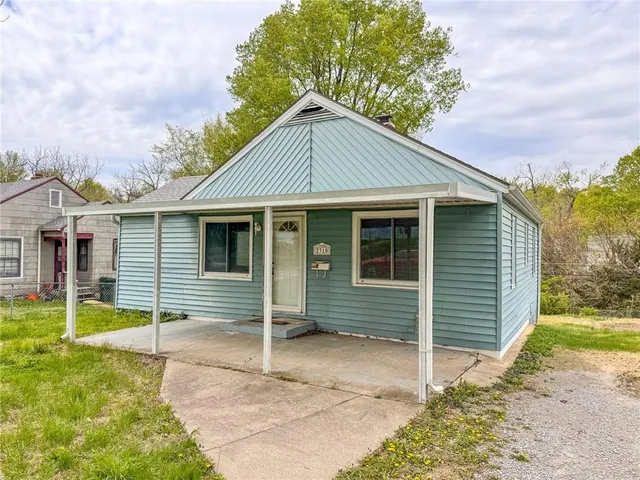 $155,000 | 2310 South Hall Road, Independence, MO 64052