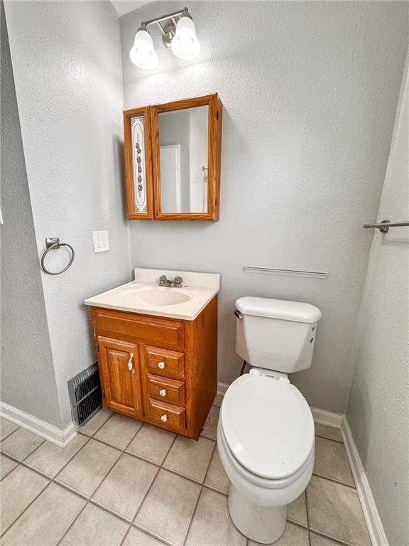 2310 South Hall Road Independence, MO 64052 - Photo 10 of 13