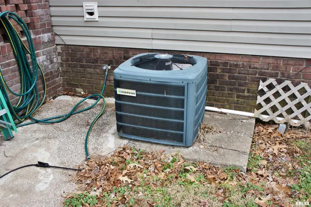 $129,900 | 6752 South US 45 Road, Brookport, IL 62910