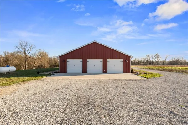 $765,000 | 6404 Gracie Lane, Odessa, MO 64076