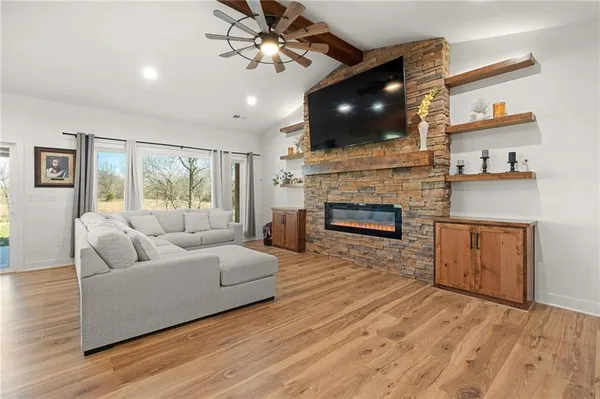 $765,000 | 6404 Gracie Lane, Odessa, MO 64076