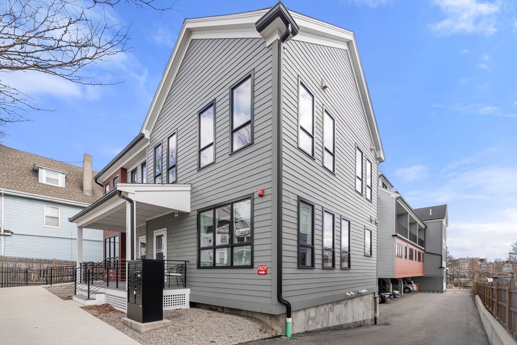 123-125 Centre Street, Unit TH4 Boston, MA 02124 - Photo 26 of 42