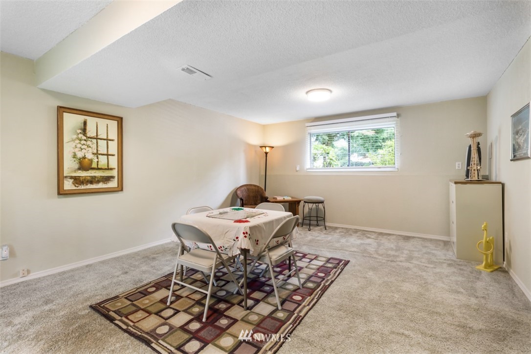 17631 152nd Place Southeast Renton, WA 98058 - Photo 14 of 24 Gallery Image 14