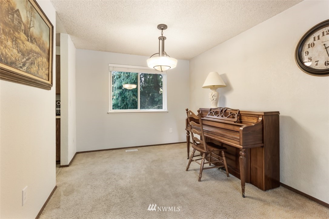 17631 152nd Place Southeast Renton, WA 98058 - Photo 8 of 24 Gallery Image 8
