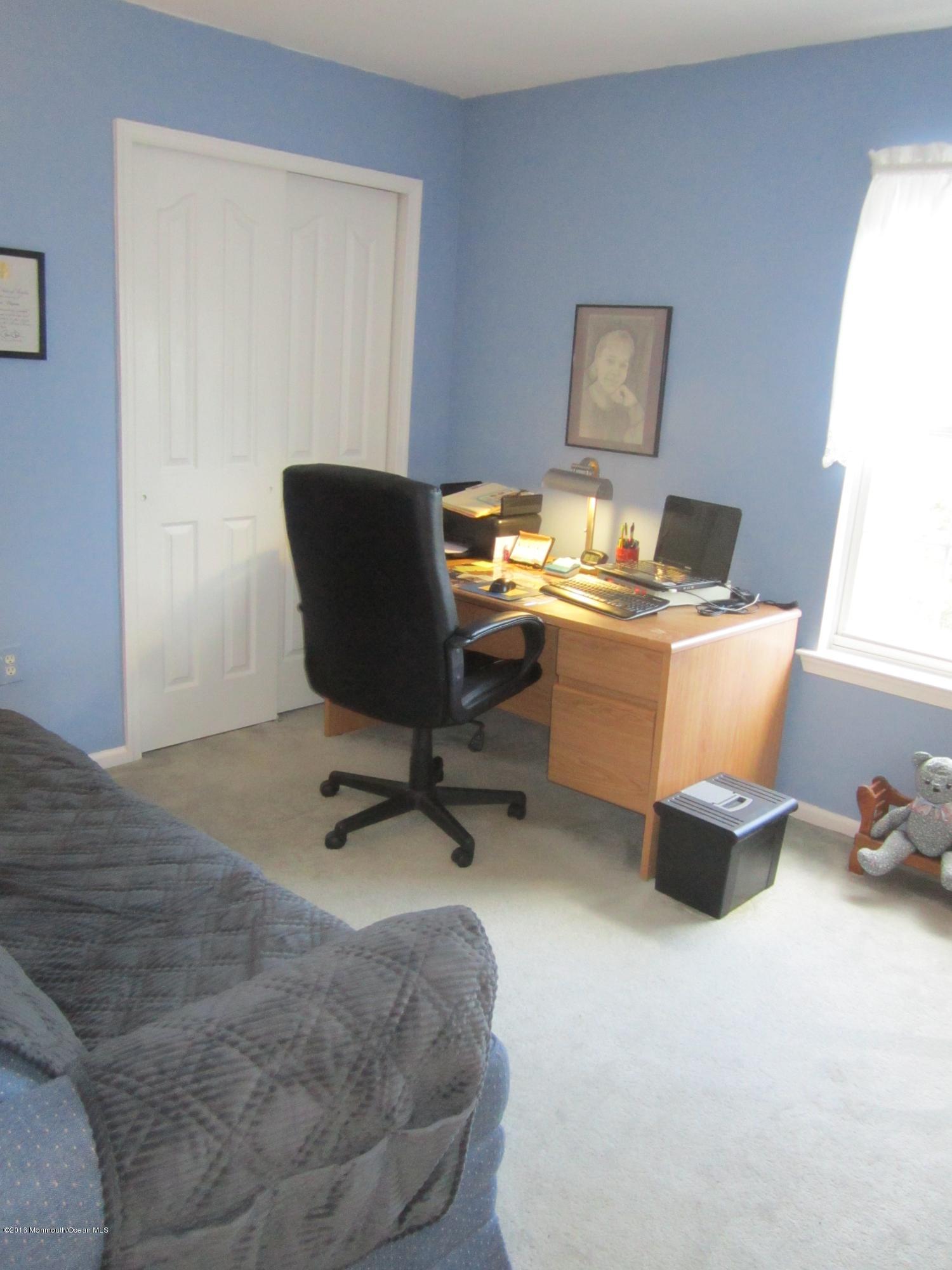 103 Valley Road Jackson, NJ 08527 - Photo 23 of 31 a workspace with furniture