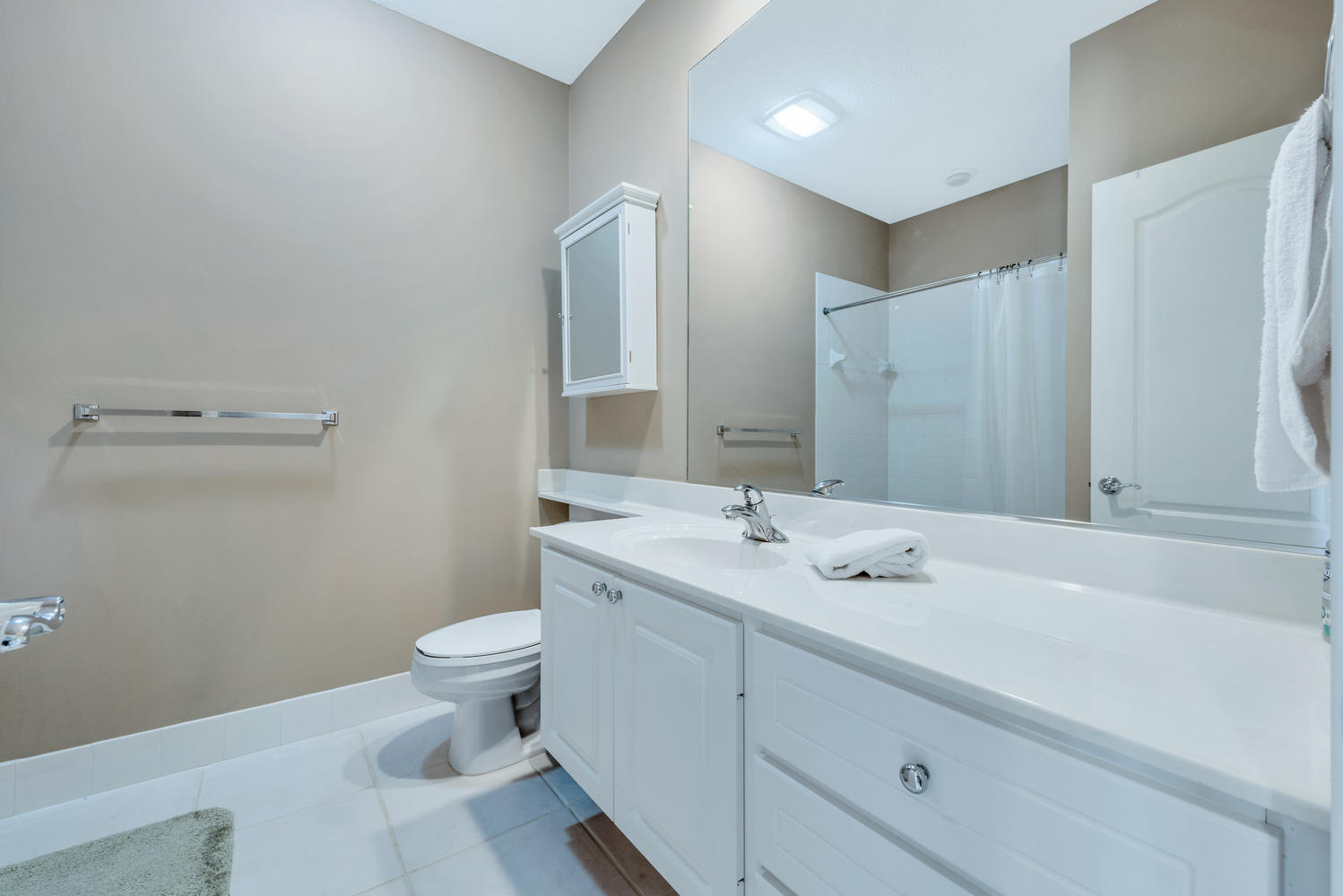 132 Milbridge Drive Jupiter, FL 33458 - Photo 14 of 43 GUEST BATH