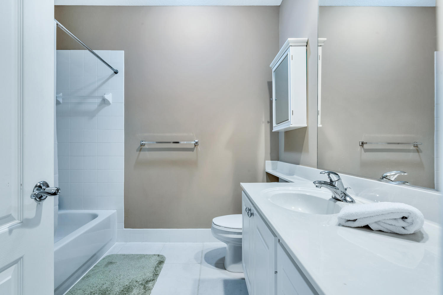 132 Milbridge Drive Jupiter, FL 33458 - Photo 15 of 43 GUEST BATH
