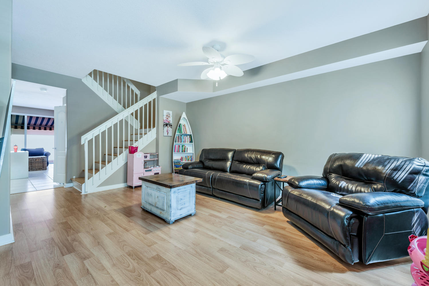 132 Milbridge Drive Jupiter, FL 33458 - Photo 3 of 43 LIVING ROOM