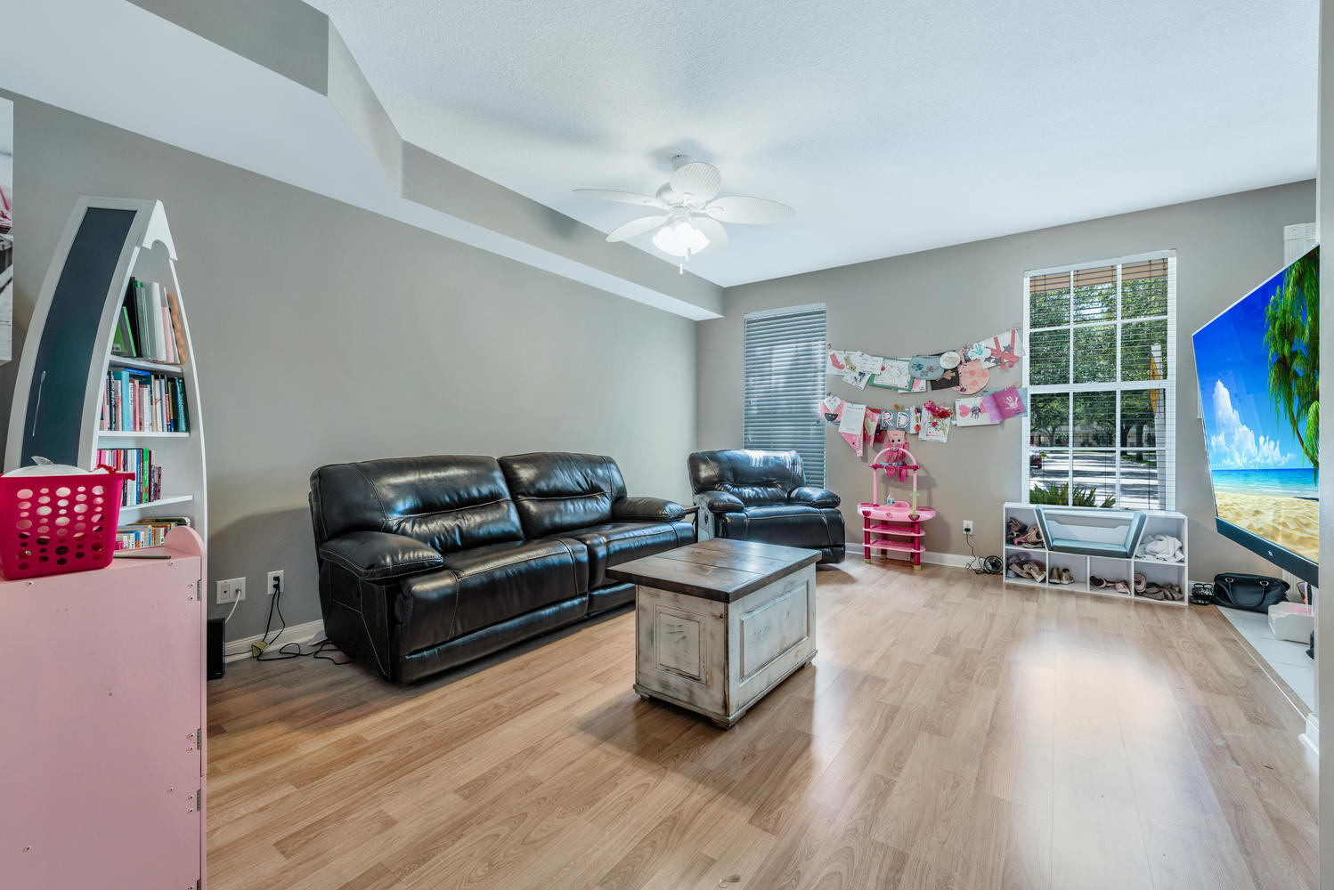 132 Milbridge Drive Jupiter, FL 33458 - Photo 4 of 43 LIVING ROOM