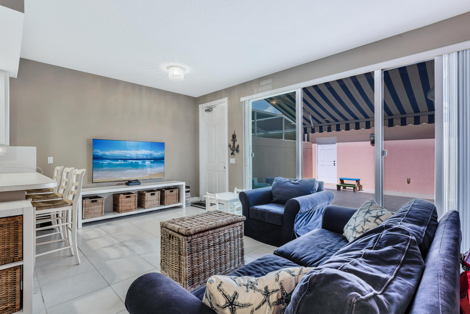 132 Milbridge Drive Jupiter, FL 33458 - Photo 8 of 43 LIVING ROOM