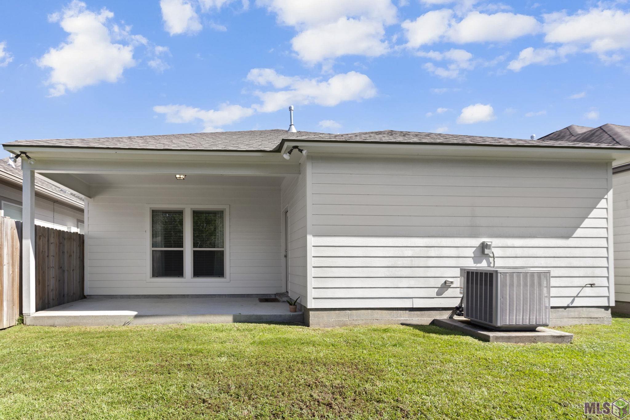 6613 Silver Oak Drive Baton Rouge, LA 70817 - Photo 2 of 18 Back yard with rear covered patio