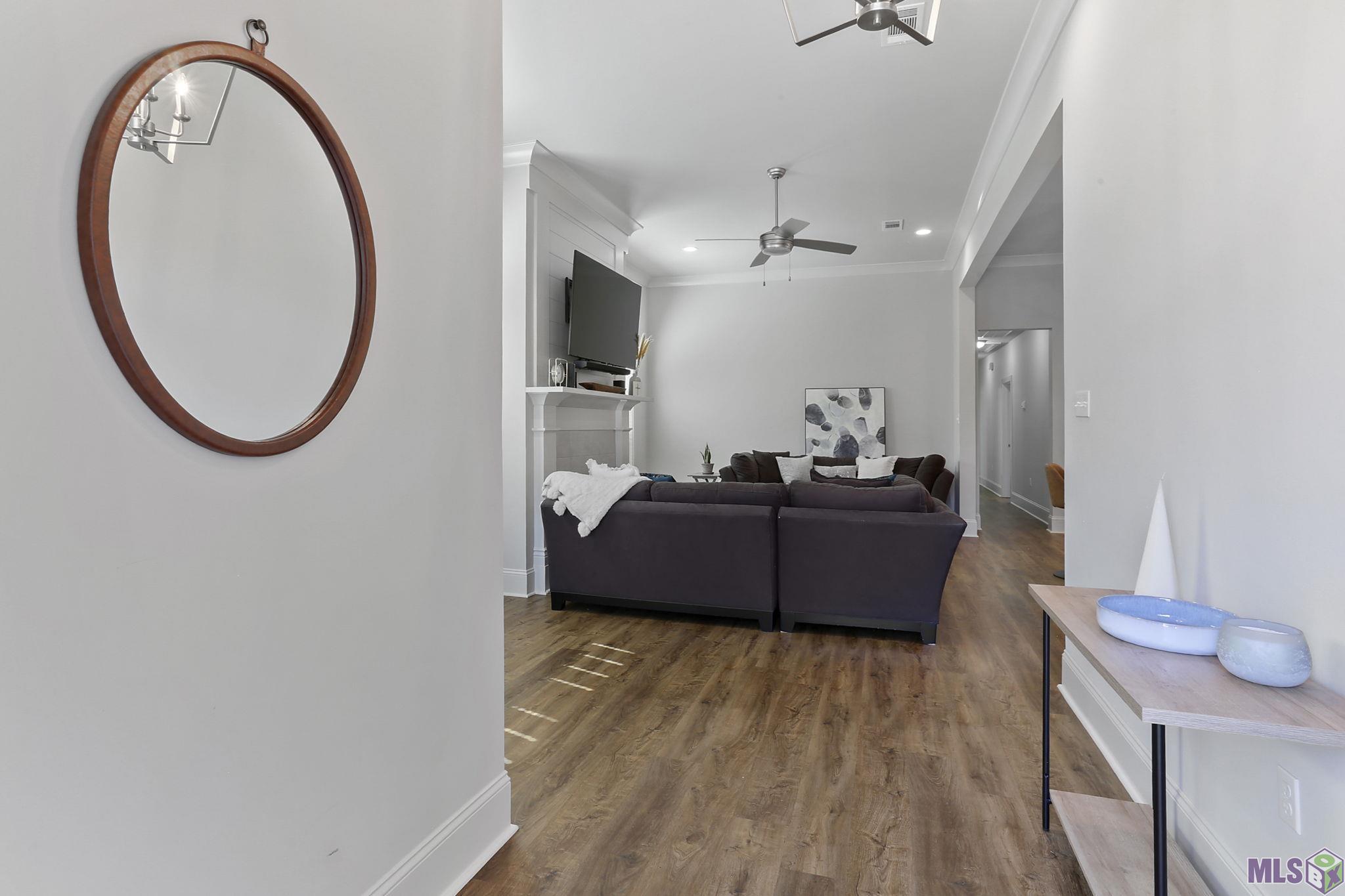 6613 Silver Oak Drive Baton Rouge, LA 70817 - Photo 4 of 18 Entry hall