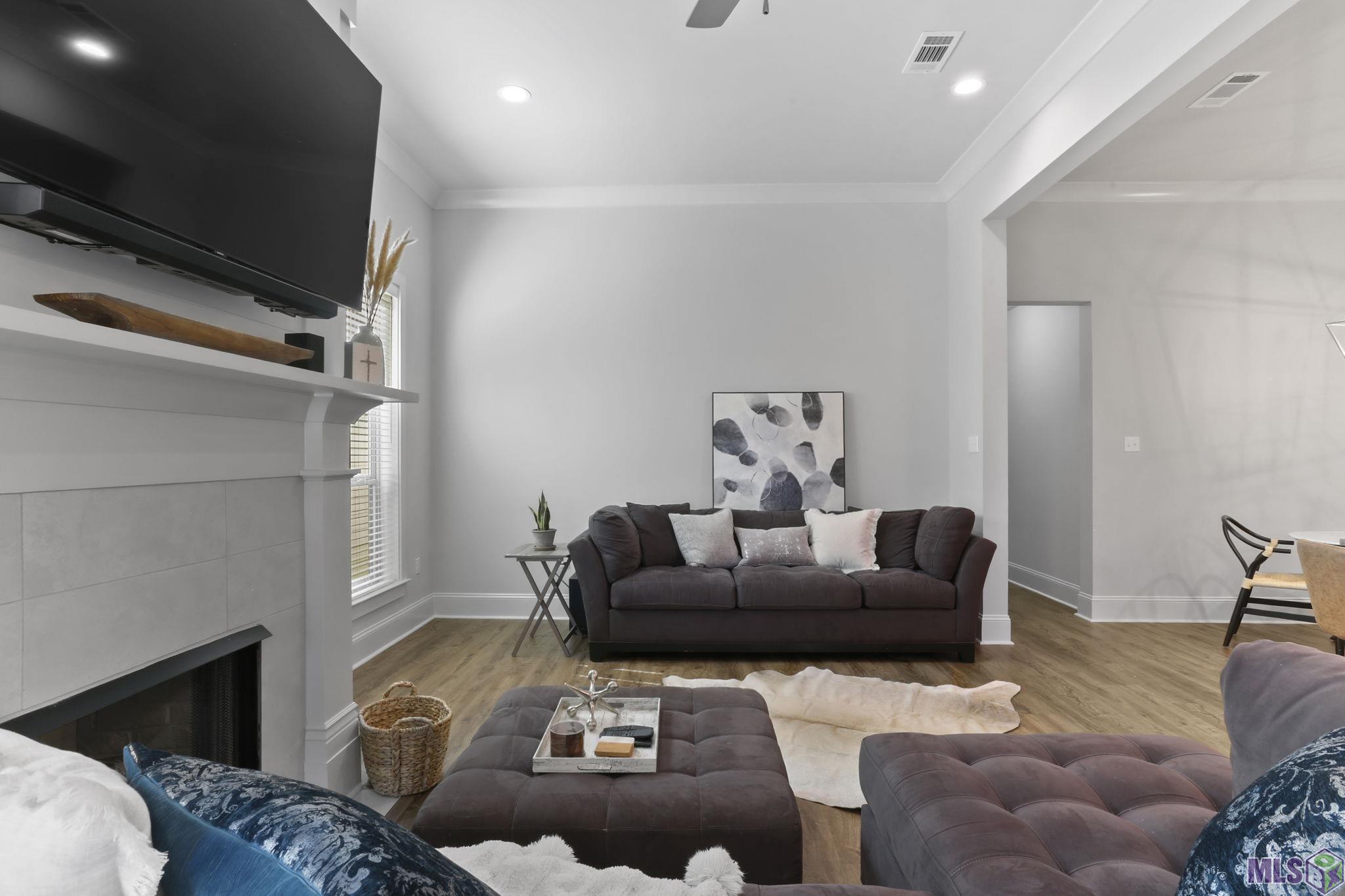 6613 Silver Oak Drive Baton Rouge, LA 70817 - Photo 5 of 18 Living room
