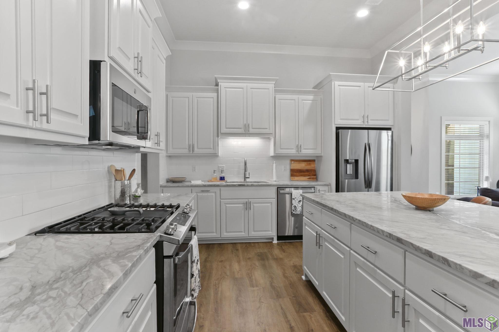 6613 Silver Oak Drive Baton Rouge, LA 70817 - Photo 10 of 18 Plenty of counter top space