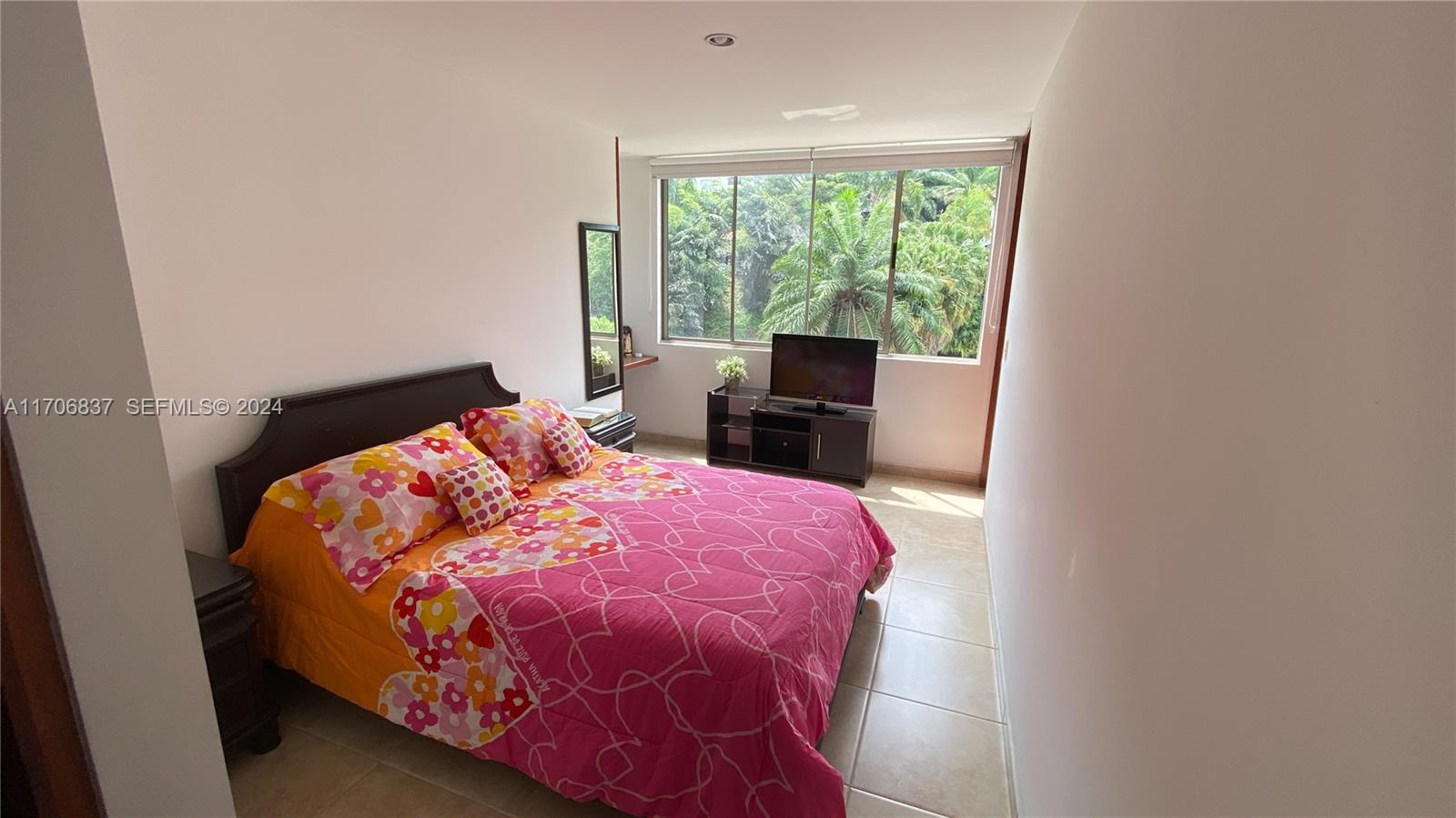 9 Avenida, Unit 1002 Arlington, CA 76004 - Photo 11 of 16 a bedroom with a bed and a window