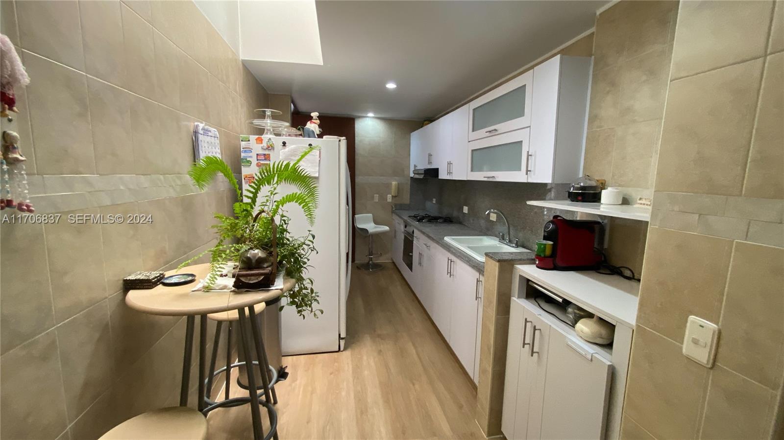 9 Avenida, Unit 1002 Arlington, CA 76004 - Photo 5 of 16 a kitchen that has a sink cabinets and wooden floor