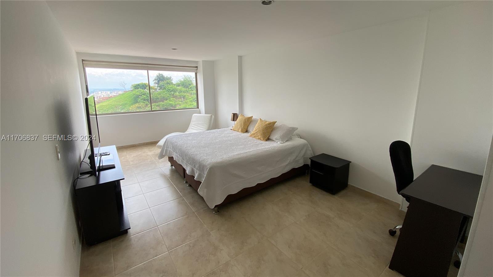 9 Avenida, Unit 1002 Arlington, CA 76004 - Photo 8 of 16 a bedroom with a bed and a window