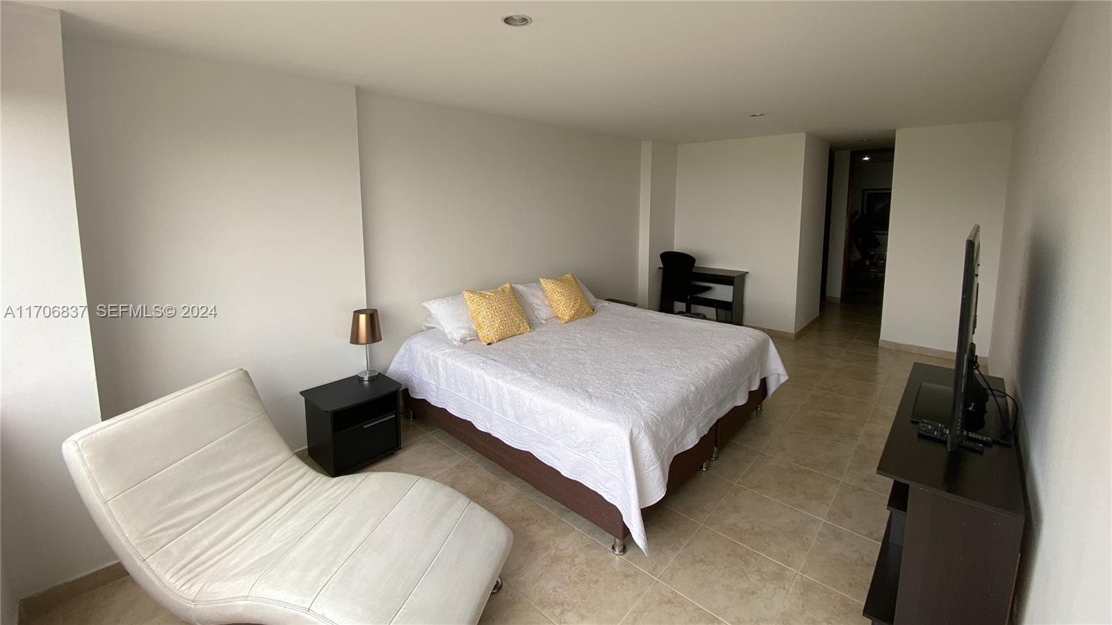 9 Avenida, Unit 1002 Arlington, CA 76004 - Photo 10 of 16 a bedroom with a bed and a television