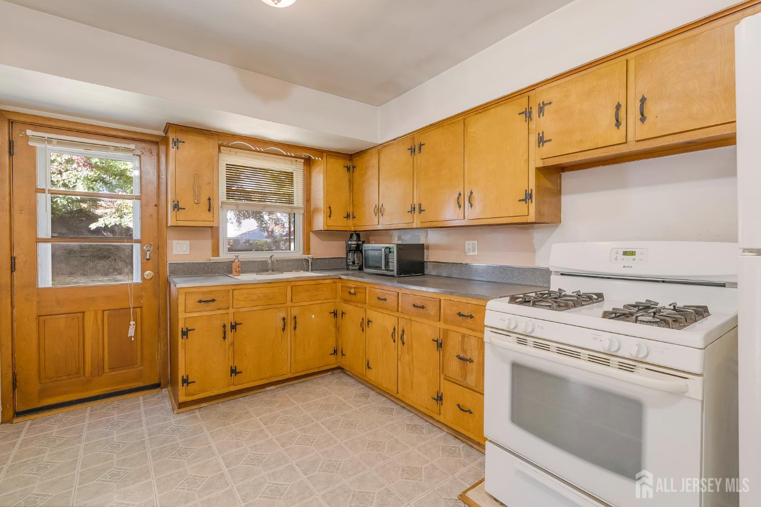 726 Front Street Dunellen, NJ 08812 - Photo 15 of 24