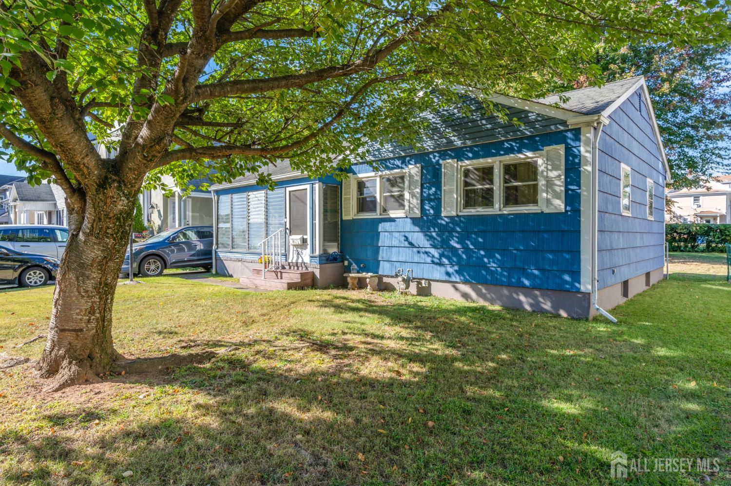 726 Front Street Dunellen, NJ 08812 - Photo 2 of 24