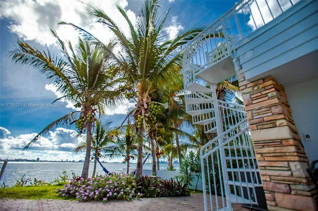 a view of a multi story building