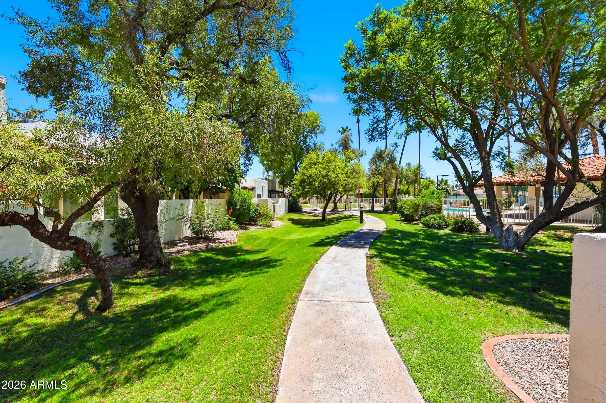 11629 North 40th Way Phoenix, AZ 85028 - Photo 26 of 34 11629 N 40th Way