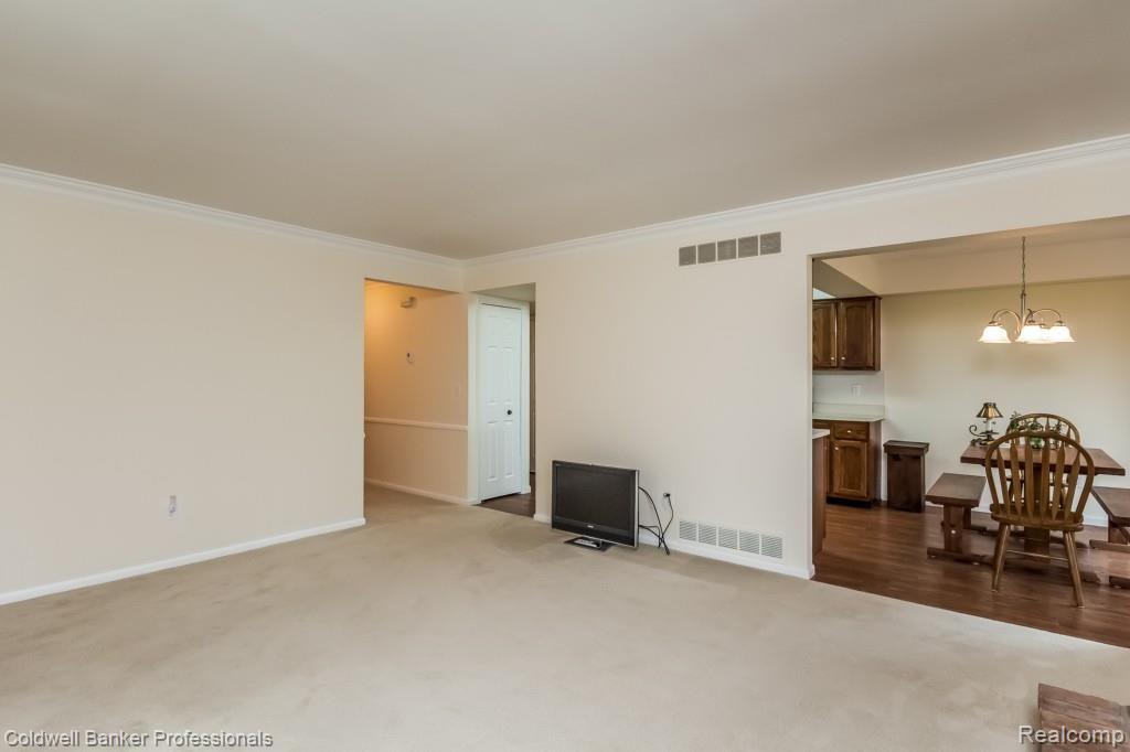 155 Meadow Ln Circle, Unit 21 Rochester Hills, MI 48307 - Photo 7 of 31