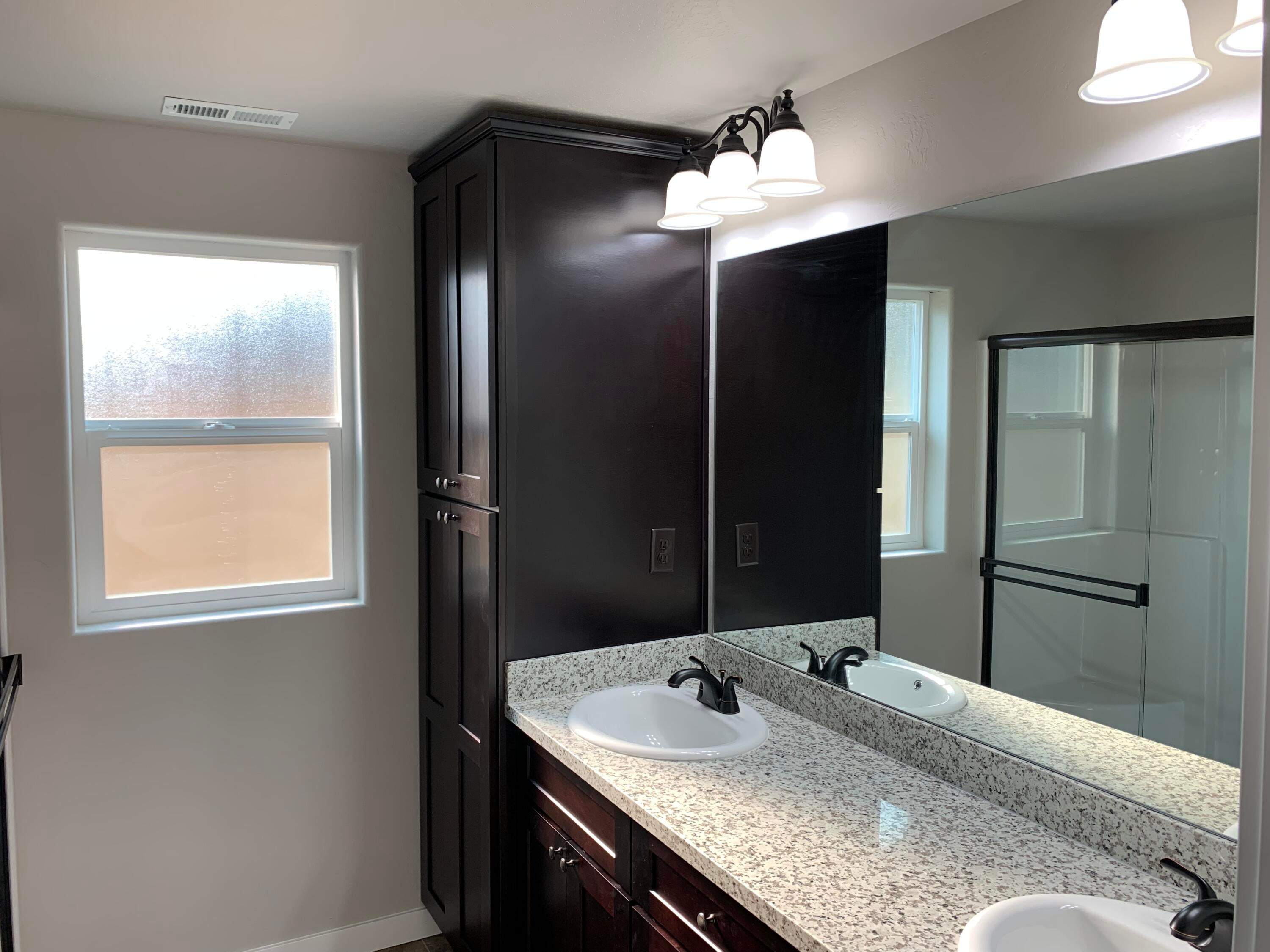 221 Samuel Lane Loop Road Phoenix, OR 97535 - Photo 13 of 15 Master Bath