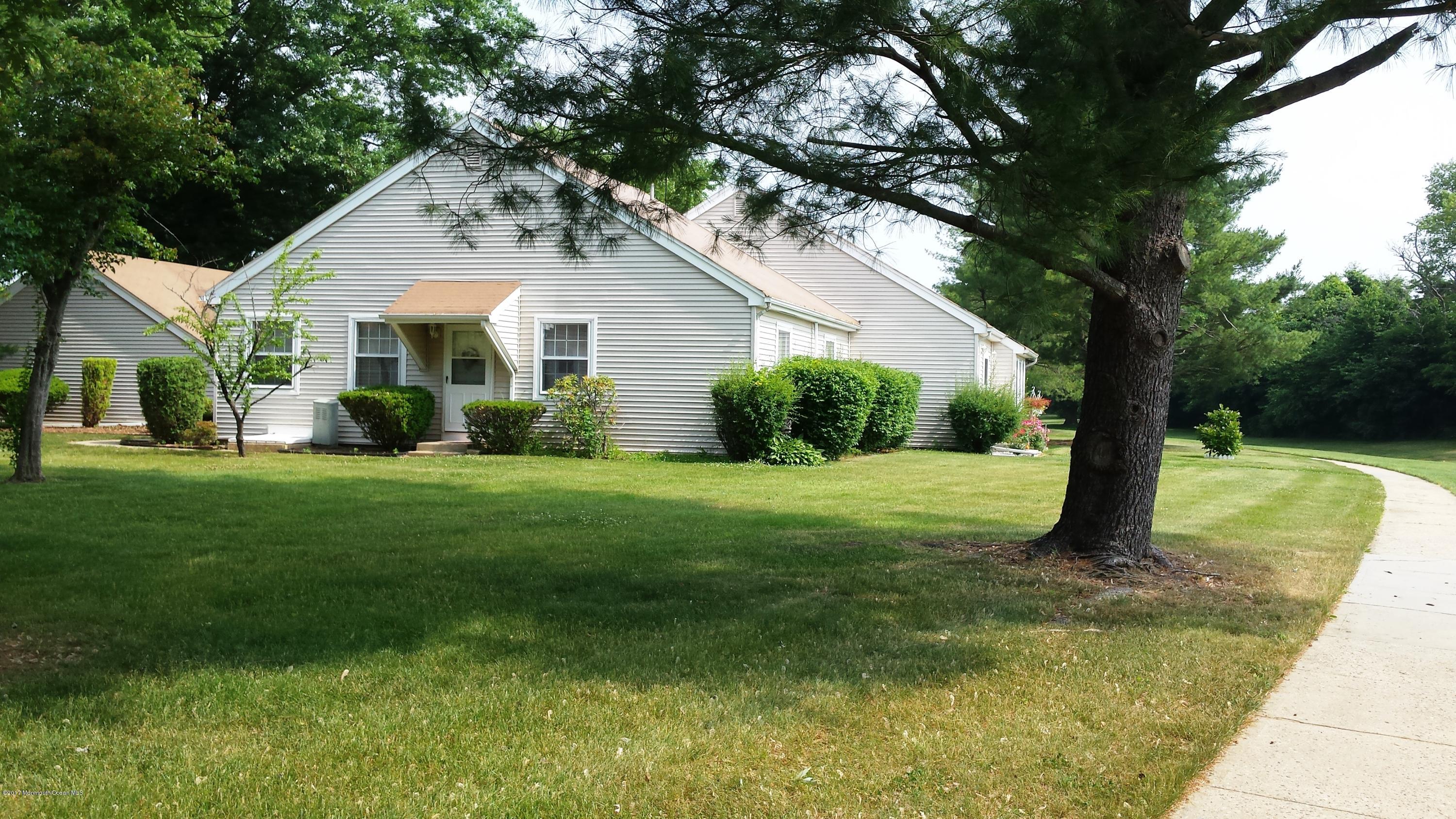 35 A Zacatin Road, Unit 1000 Freehold, NJ 07728 - Photo 1 of 16 a front view of house with garden