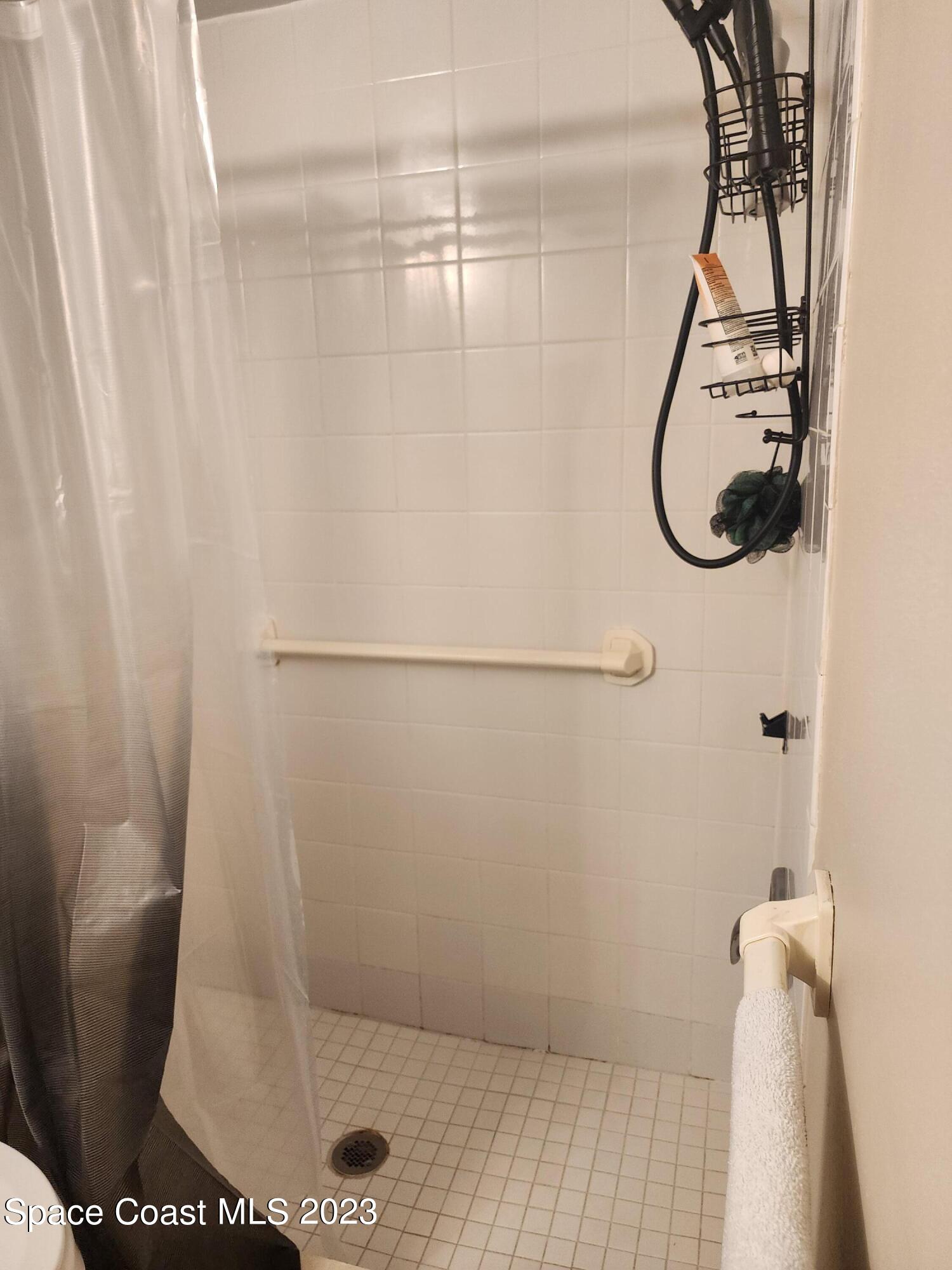 582 North Wickham Road, Unit 89 Melbourne, FL 32934 - Photo 11 of 25 a bathroom with a shower