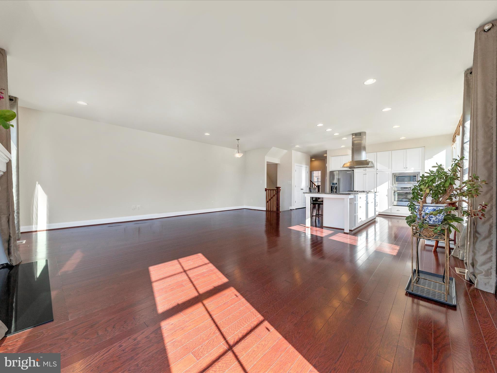 42251 Riggins Ridge Terrace Brambleton, VA 20148 - Photo 22 of 62 Living Room