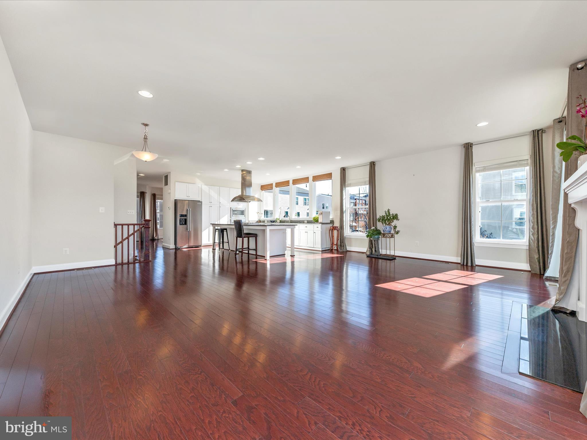 42251 Riggins Ridge Terrace Brambleton, VA 20148 - Photo 23 of 62 Living Room