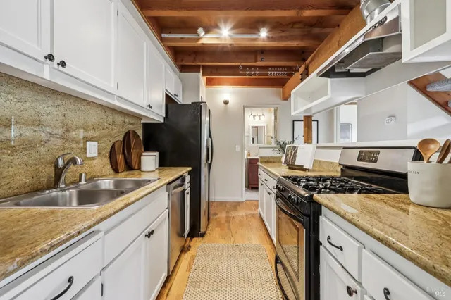 $949,000 | 32 Glen Drive, Fairfax, CA 94930