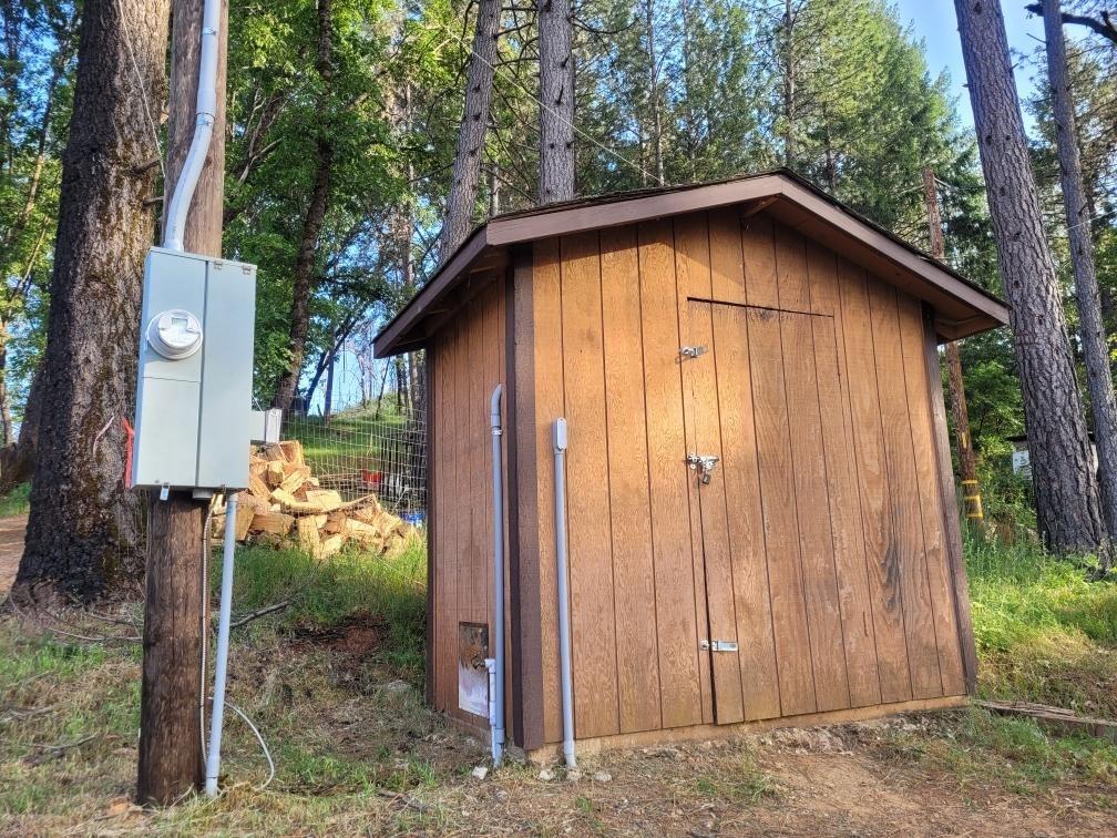 21602 Oxnard Court Grass Valley, CA 95949 - Photo 5 of 11 a view of a house with backyard