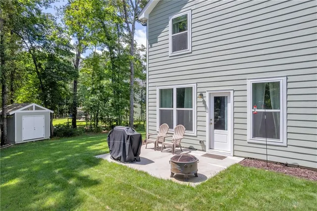 a view of a house with backyard and porch