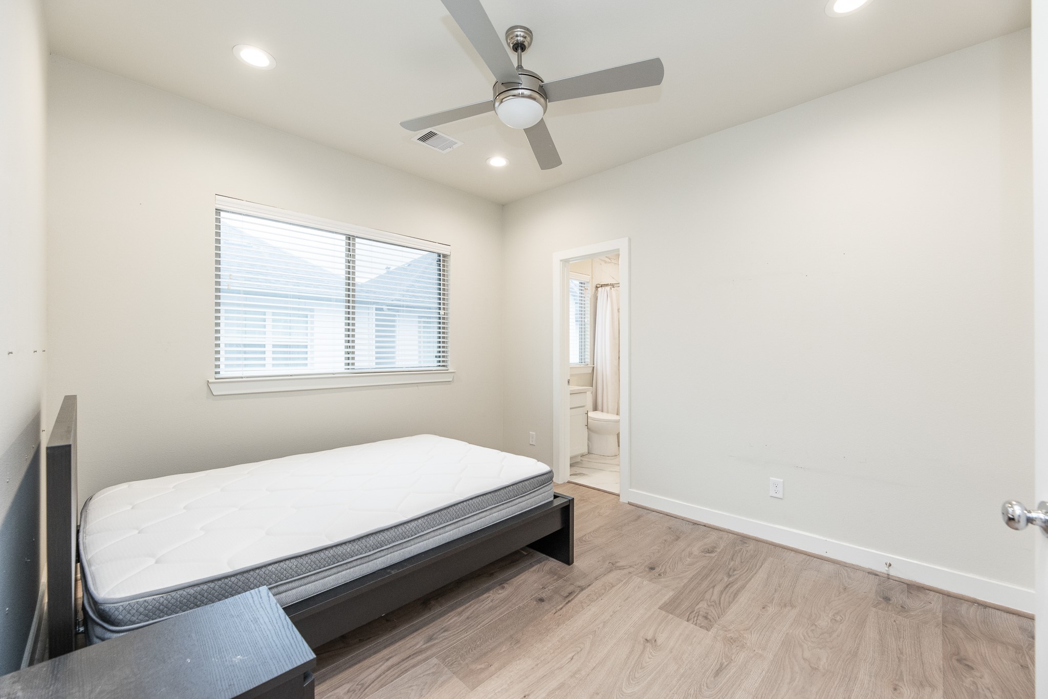 5230 Schuler Street Houston, TX 77007 - Photo 29 of 33