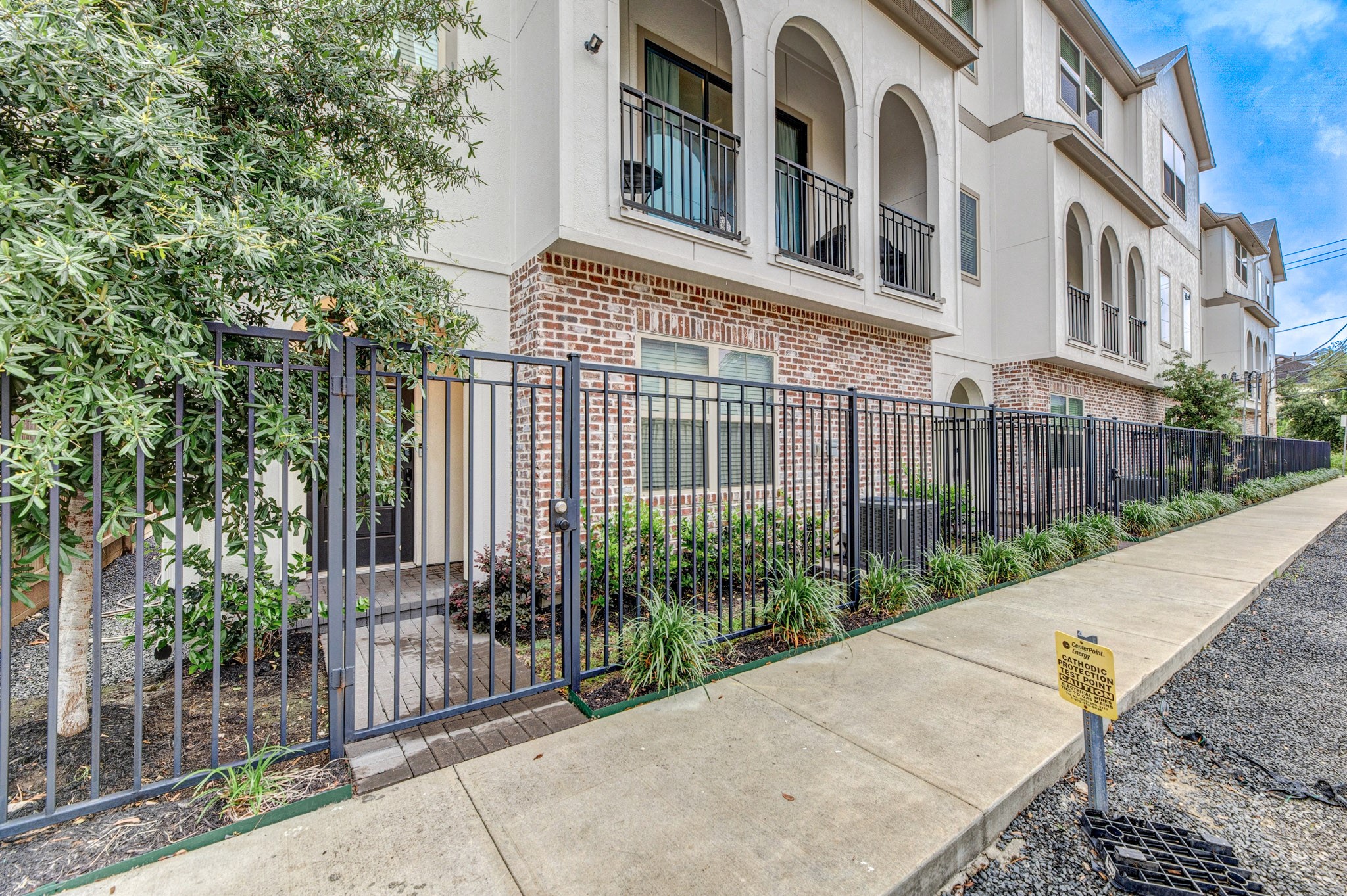 5230 Schuler Street Houston, TX 77007 - Photo 3 of 33