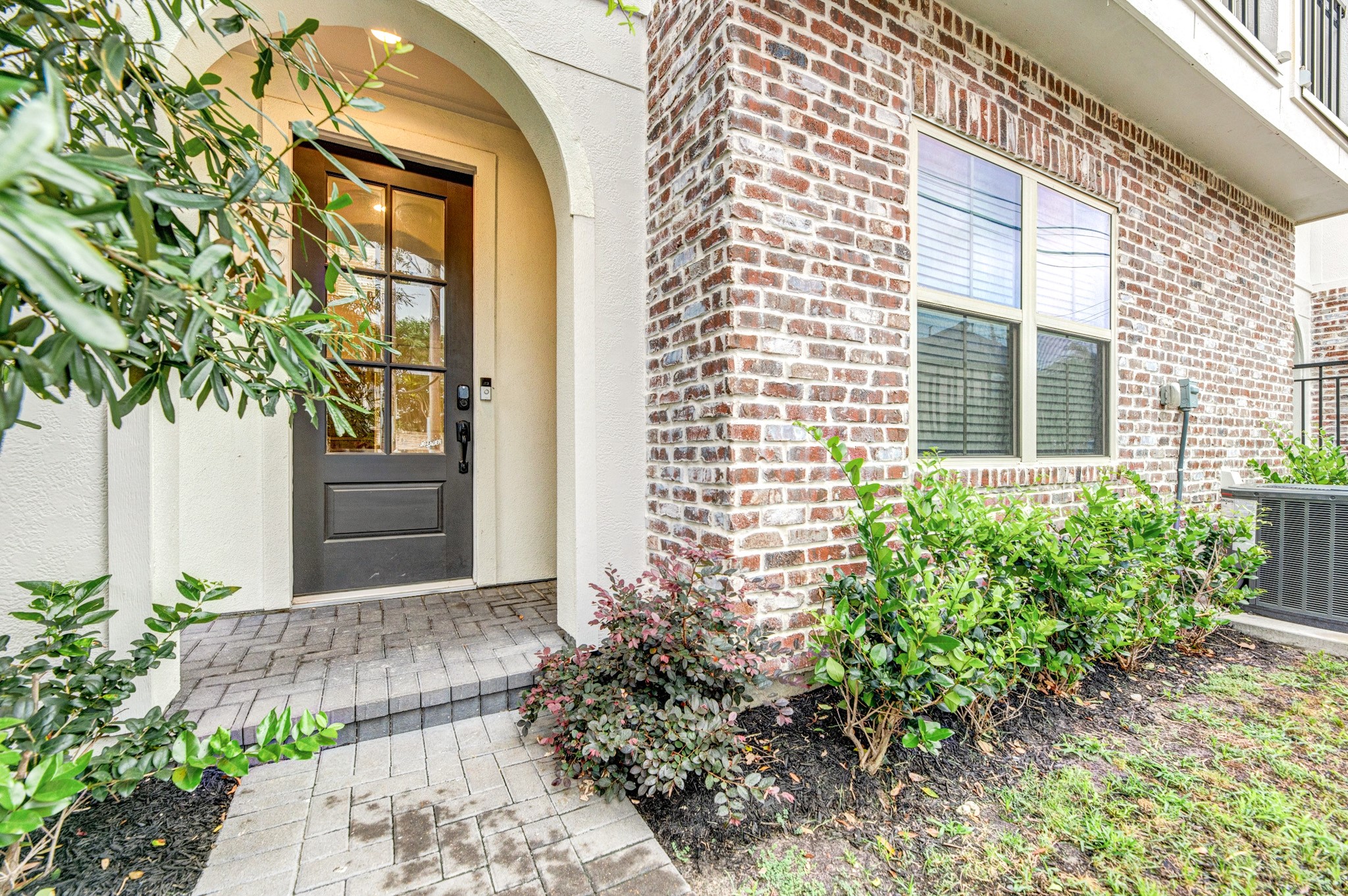 5230 Schuler Street Houston, TX 77007 - Photo 5 of 33