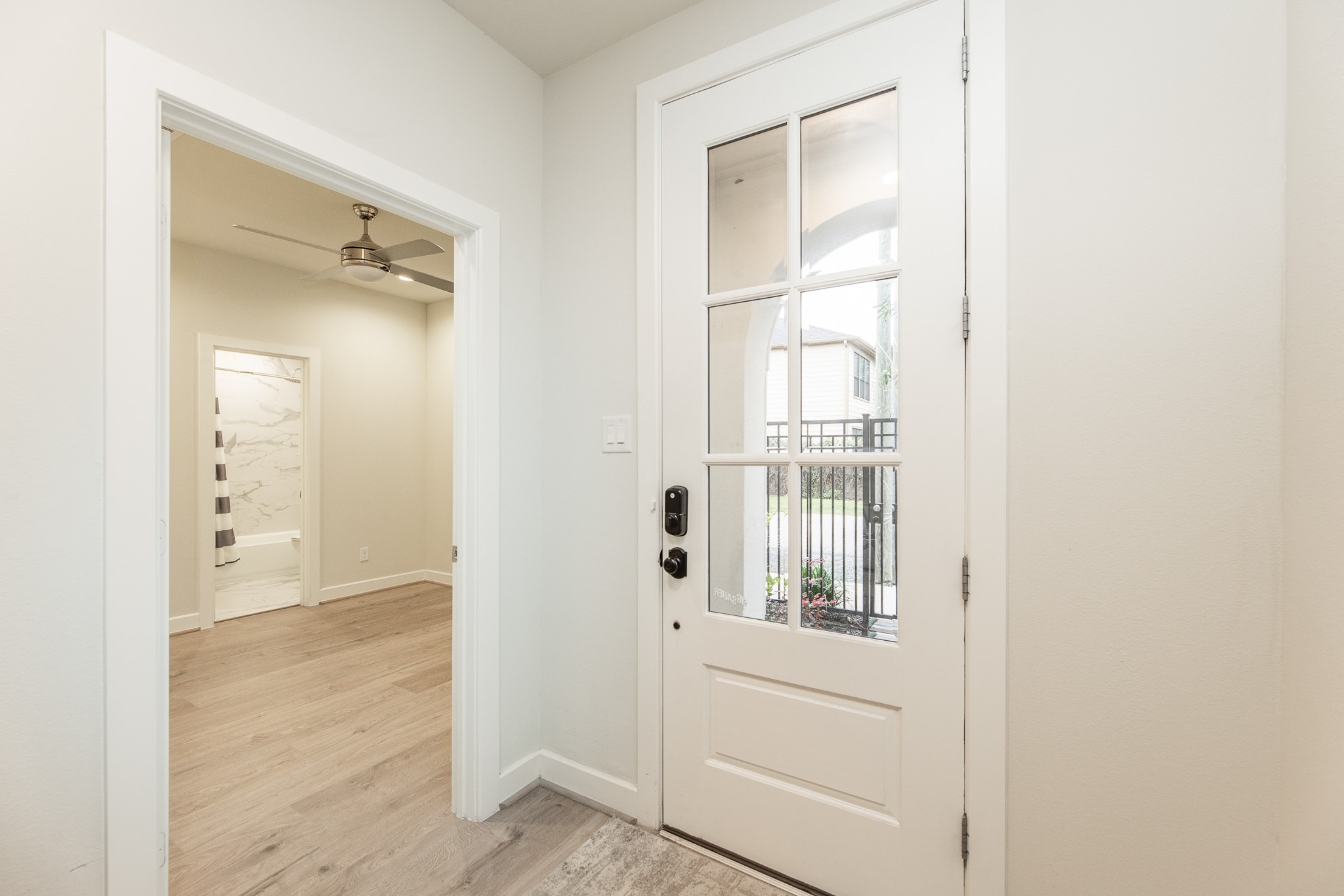 5230 Schuler Street Houston, TX 77007 - Photo 6 of 33